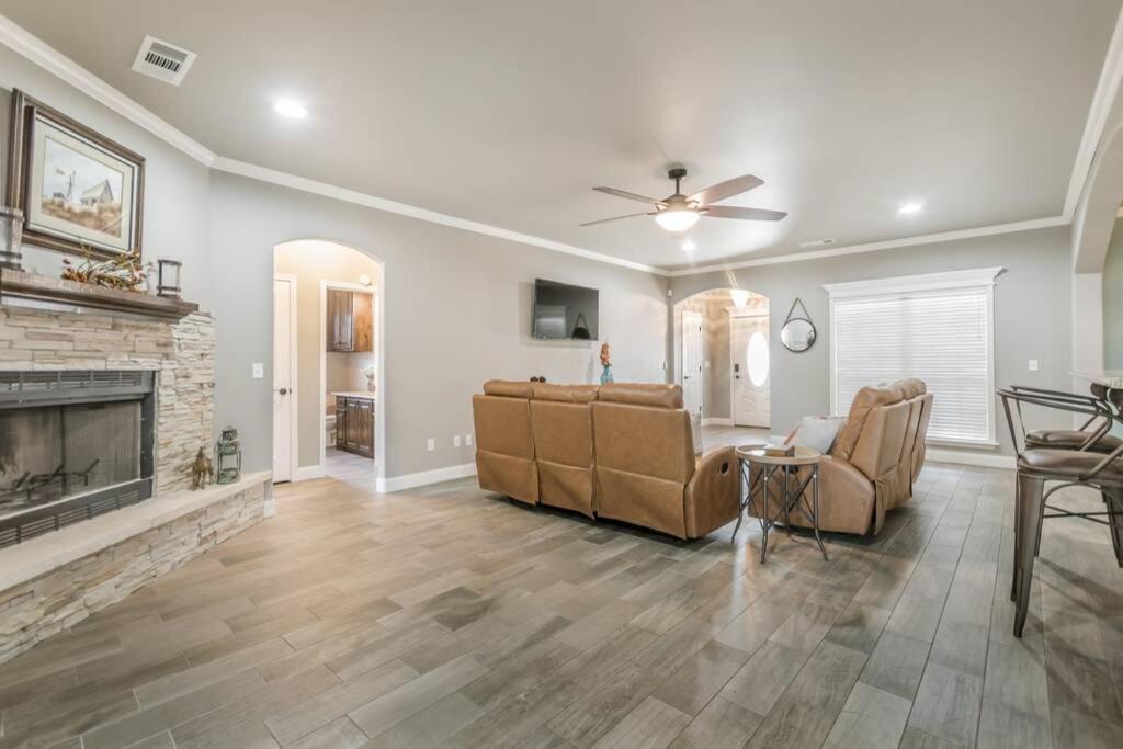 Cheerful 3 Bedroom Home, King Bed, 10 Min From Palo Duro Canyon, Fireplace, Washer Dryer Extérieur photo