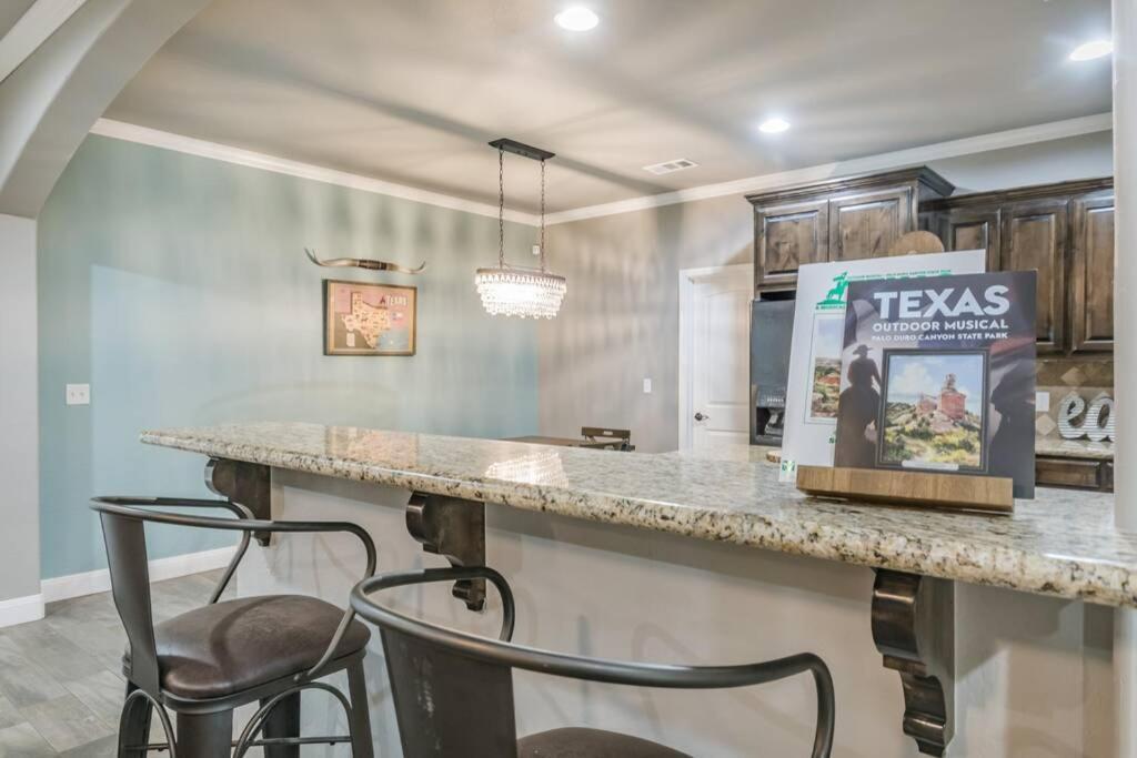 Cheerful 3 Bedroom Home, King Bed, 10 Min From Palo Duro Canyon, Fireplace, Washer Dryer Extérieur photo