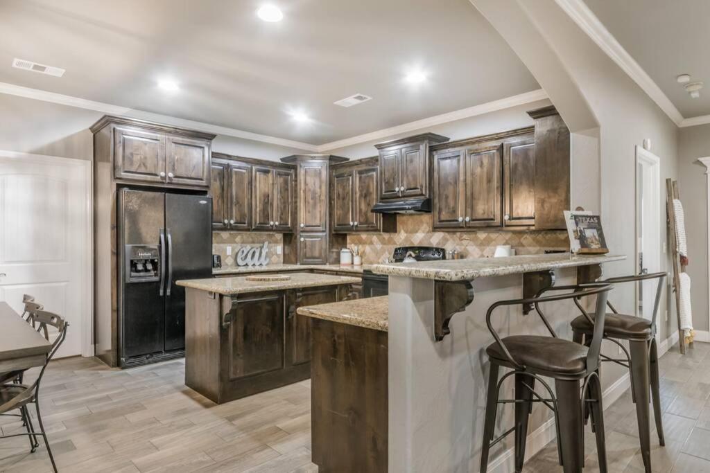 Cheerful 3 Bedroom Home, King Bed, 10 Min From Palo Duro Canyon, Fireplace, Washer Dryer Extérieur photo