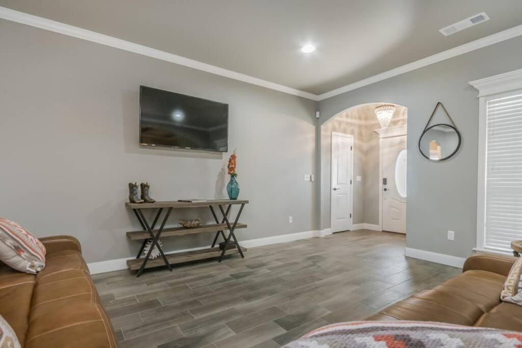 Cheerful 3 Bedroom Home, King Bed, 10 Min From Palo Duro Canyon, Fireplace, Washer Dryer Extérieur photo