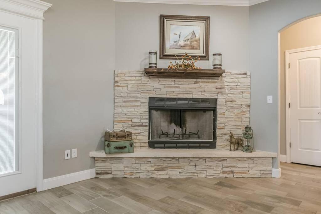 Cheerful 3 Bedroom Home, King Bed, 10 Min From Palo Duro Canyon, Fireplace, Washer Dryer Extérieur photo