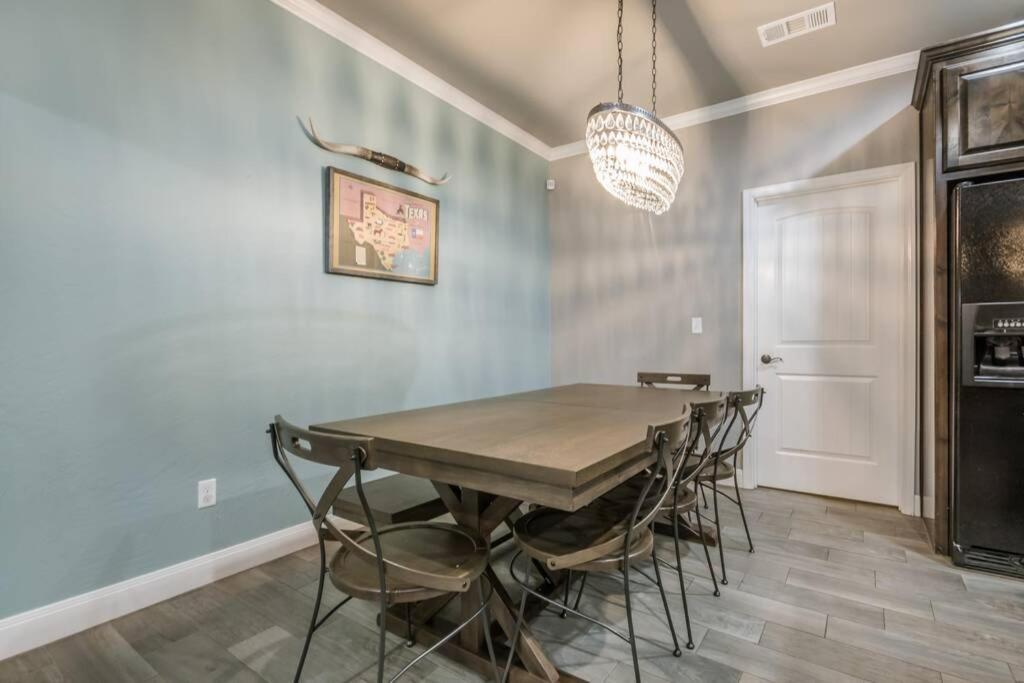 Cheerful 3 Bedroom Home, King Bed, 10 Min From Palo Duro Canyon, Fireplace, Washer Dryer Extérieur photo