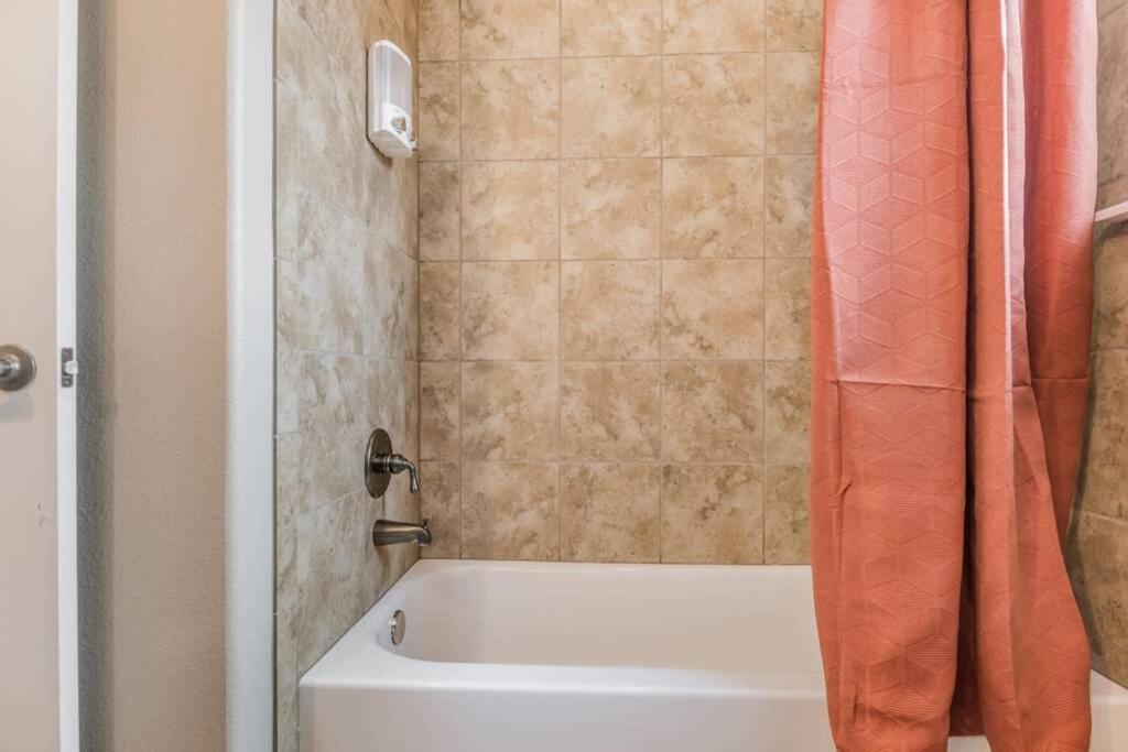 Cheerful 3 Bedroom Home, King Bed, 10 Min From Palo Duro Canyon, Fireplace, Washer Dryer Extérieur photo