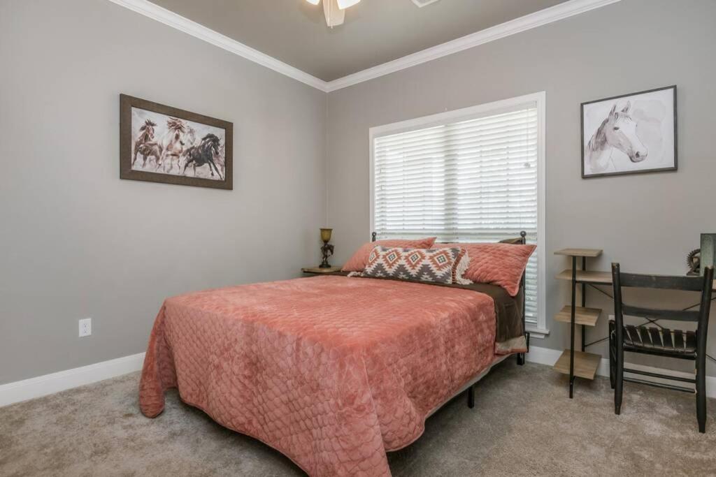 Cheerful 3 Bedroom Home, King Bed, 10 Min From Palo Duro Canyon, Fireplace, Washer Dryer Extérieur photo