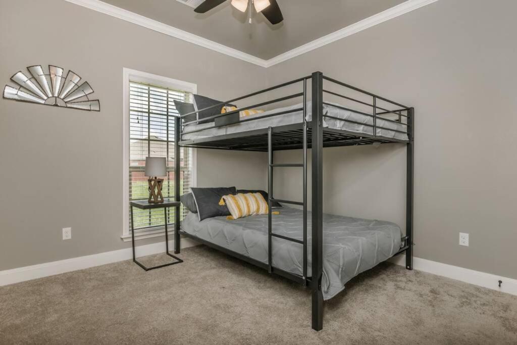 Cheerful 3 Bedroom Home, King Bed, 10 Min From Palo Duro Canyon, Fireplace, Washer Dryer Extérieur photo