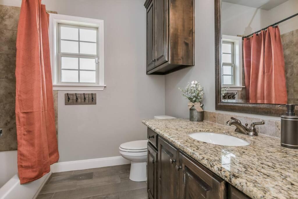 Cheerful 3 Bedroom Home, King Bed, 10 Min From Palo Duro Canyon, Fireplace, Washer Dryer Extérieur photo